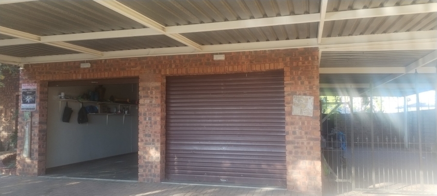 4 Bedroom Property for Sale in Flamingo Park Free State
